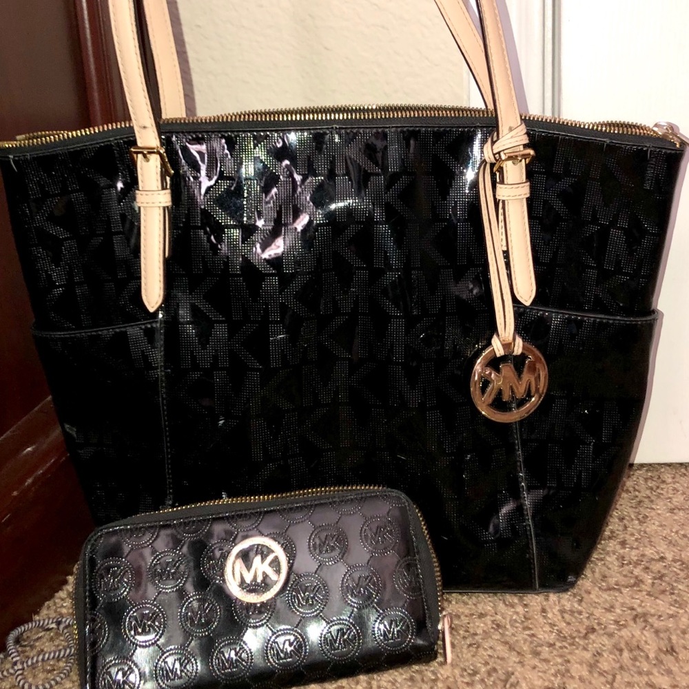 Michael Kors black purse and matching wallet!